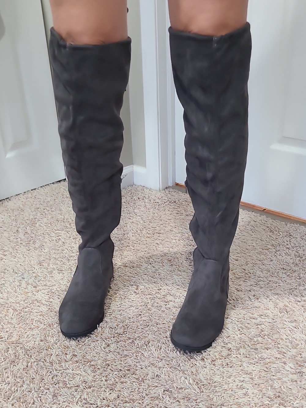 Over-the-Knee Women's Suede Boots - Charcoal Gray